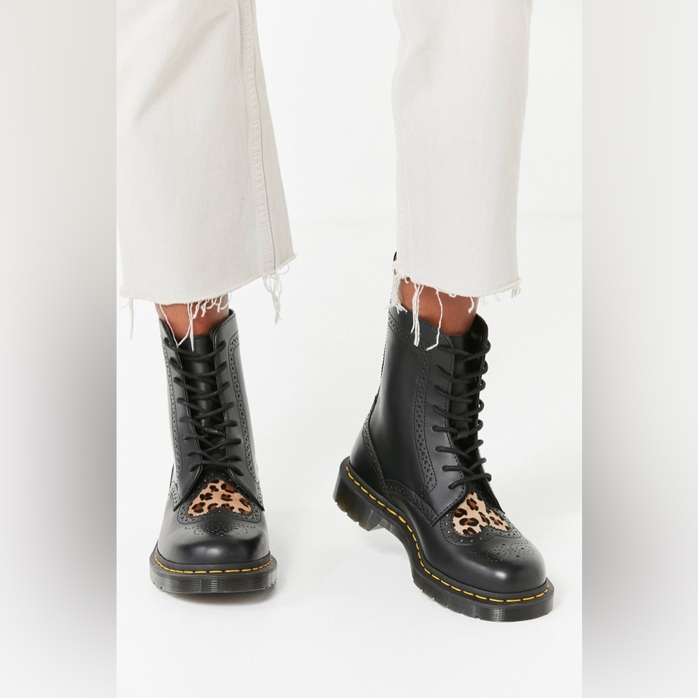 Dr. Martens Bentley II‎ Heart Black Leopard Combat Boots 6